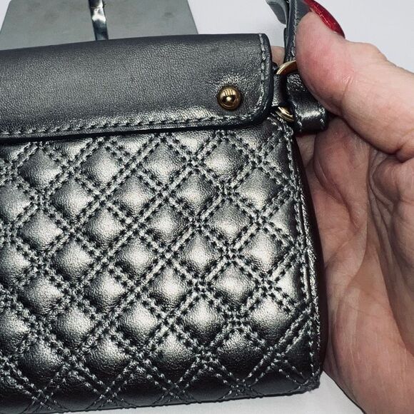 Marc Jacobs Made in Italy Metallic Quilted Leather Faux Lock Front Wristlet - Picture 5 of 14
